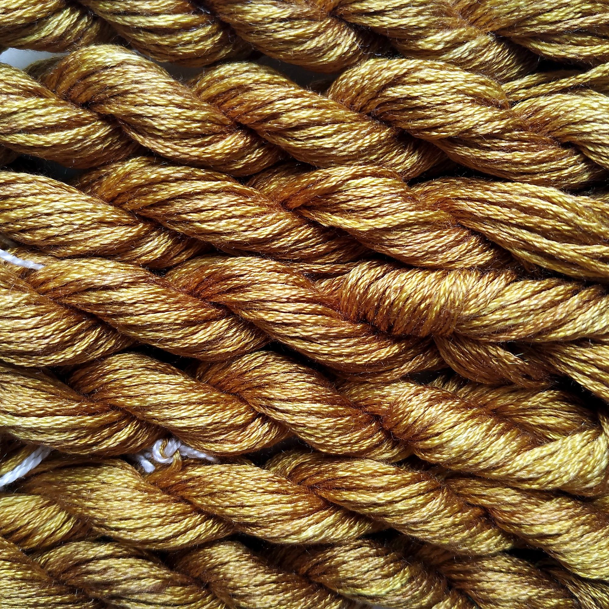 018. Tobacco MINI - Solid 100% mulberry Silk Thread