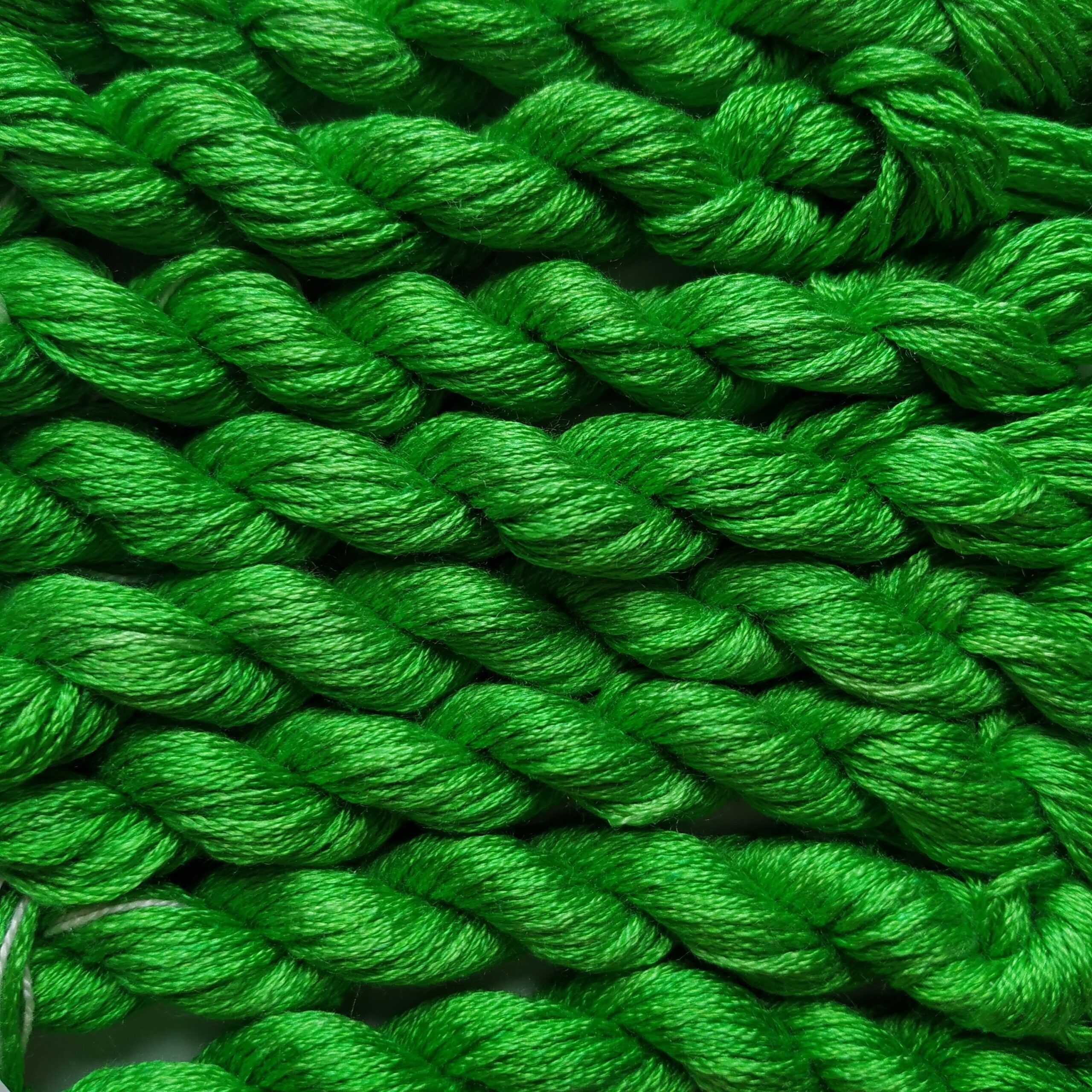 024. Leaf Green MINI - Solid 100% mulberry Silk Thread