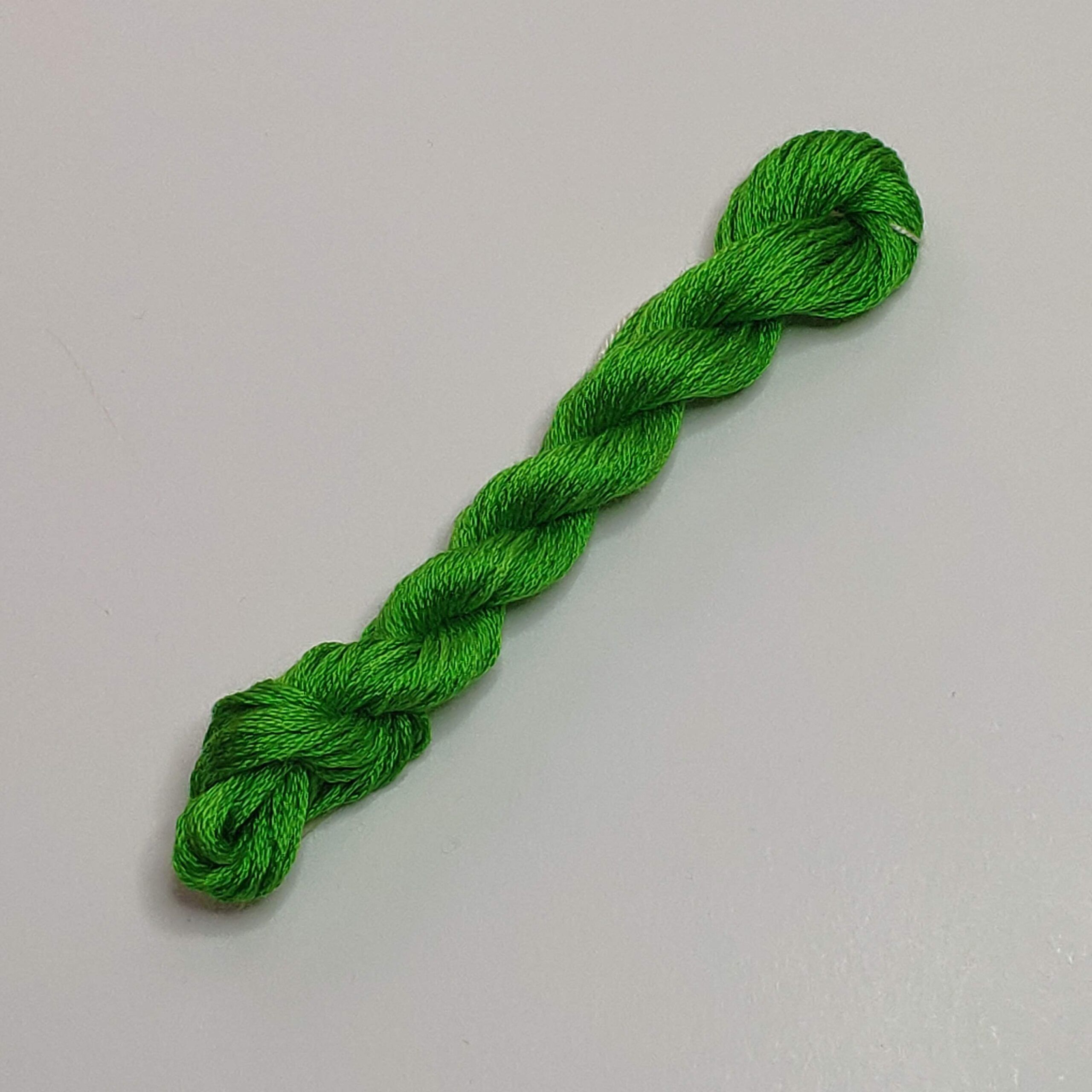 024. Leaf Green MINI - Solid 100% mulberry Silk Thread - Image 5