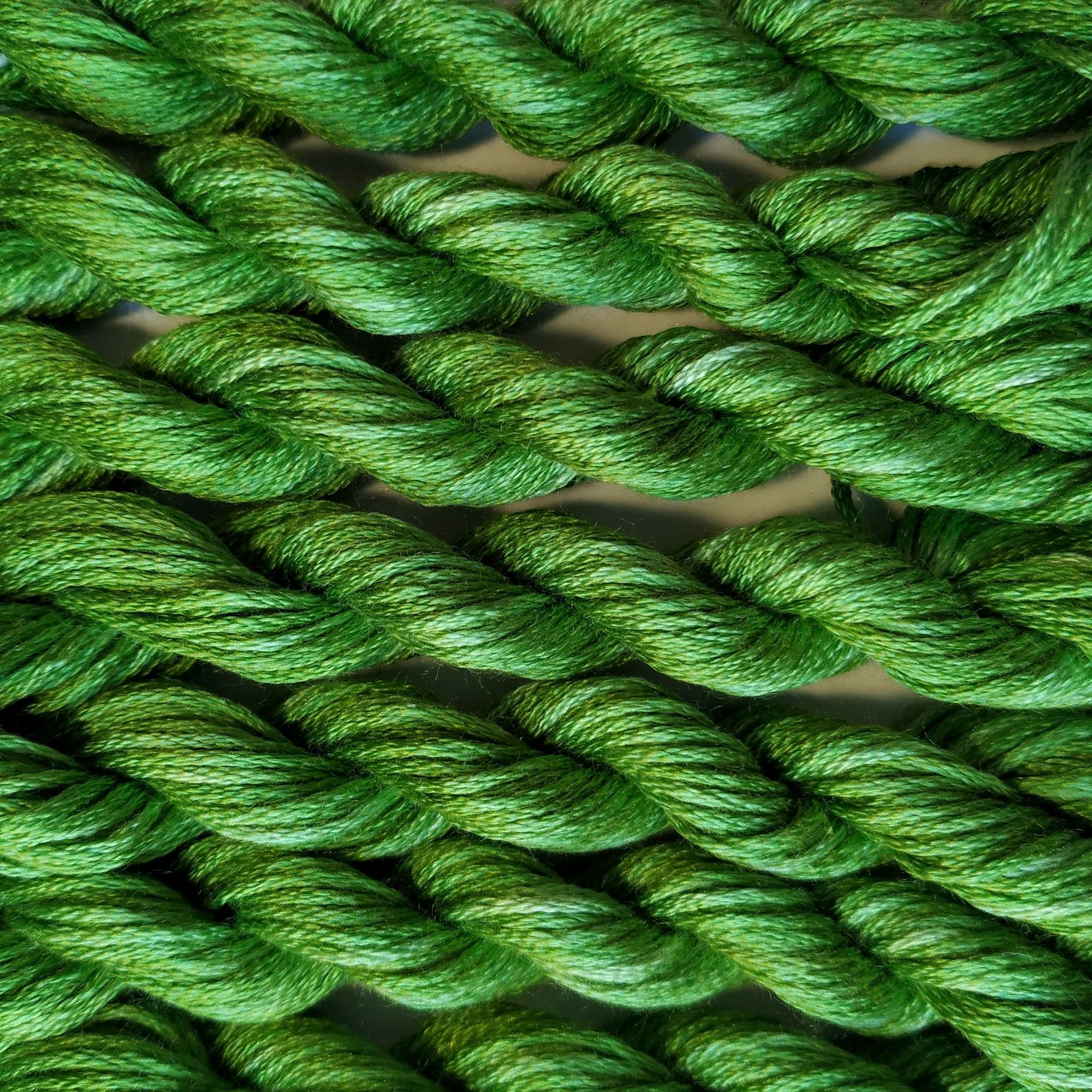 057. Grass Green MINI - Solid 100% mulberry Silk Thread