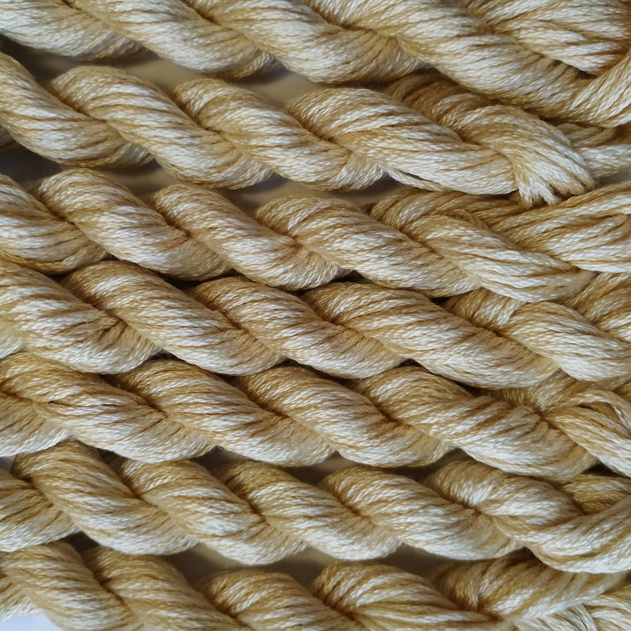 062. Ivory Light MINI - Solid 100% mulberry Silk Thread - Image 4